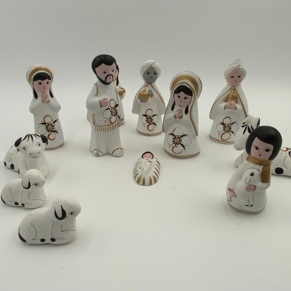 Vintage Mexican White Gold Hand Painted Folk Art Clay Pottery Nativity 13 PC